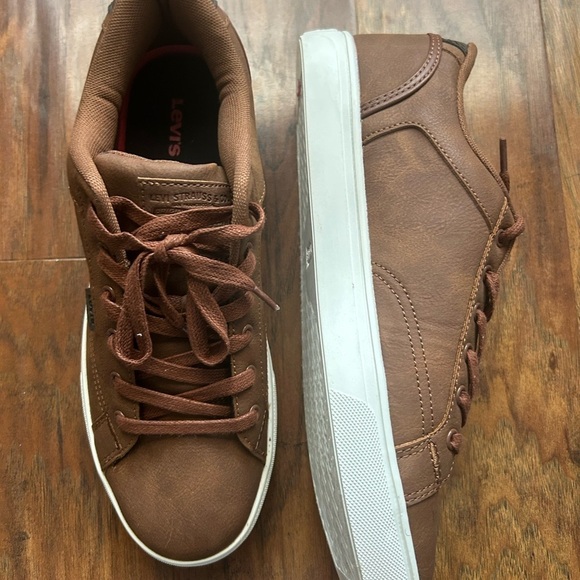 Levi's Other - Brown Tan Sneakers in  synthetic leather upper
High Tops Casual